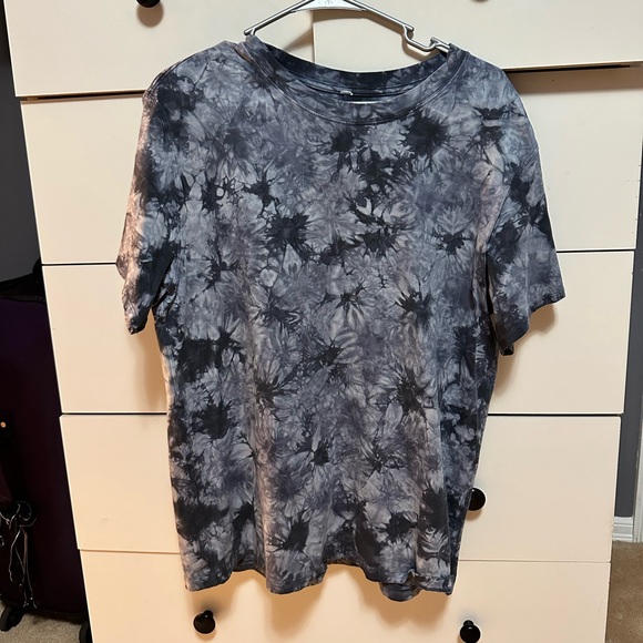 Lululemon Tie-Dye T-Shirt in Black and Gray - Picture 1 of 3